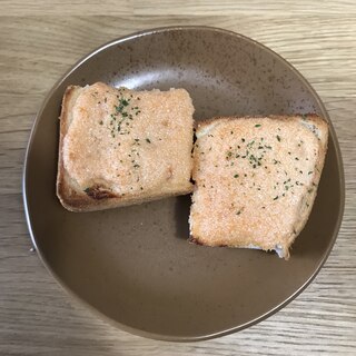 食パンの明太マヨのせ！